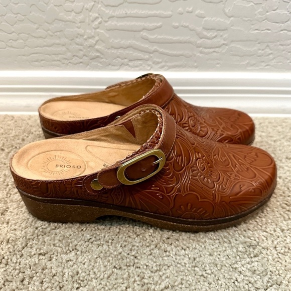 BRIOSO | Robson Tooled Floral Southwestern Brown Leather Clogs | Womens 10 - Picture 2 of 9